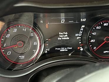 красный салон: Dodge Зарядник: 2020 г., 5.7 л, Бензин, Седан — 10