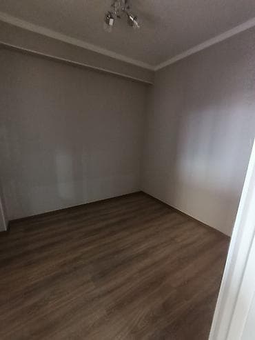 Напольные покрытия: В городе Ош Продается переделанная 2 х комнатная квартира на 2 этаже — 1