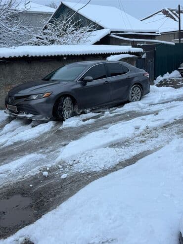 Toyota Camry: 1984 г., Автомат, Бензин, Седан — 4