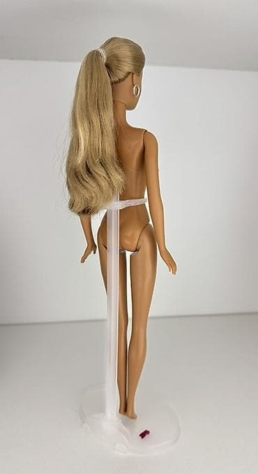 Игрушки: Барби / Barbie -> Продаются 2 куклы барби 2004 года. Цена за одну — 9