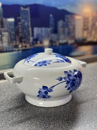 печка электронная: Фарфоровая супница с крышкой в отличном состоянии. - Материал — 2