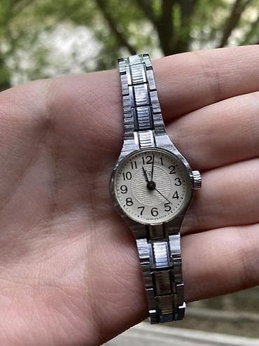 Женские наручные Луч часы с металлическим браслетом