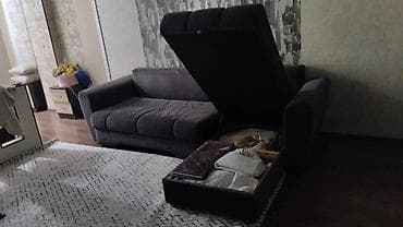 карабалта диваны: Бурчу бар диван, Жастыктар менен — 1