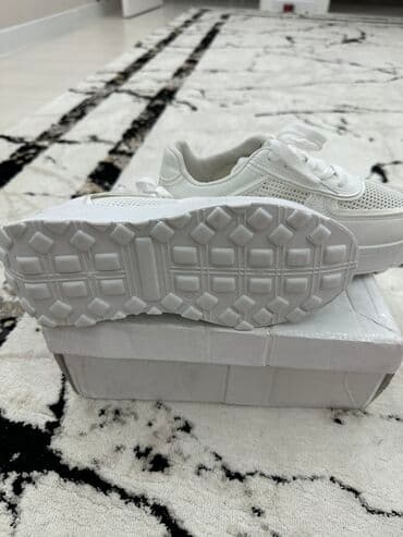 искры для обуви: Новые кроссовки весенние легкие, размер-36!
Продаю ниже себестоимости — 4