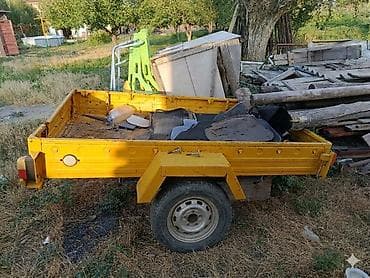 Легковой одноосный прицеп, окраска жёлтая. Основные характеристики: - — 1