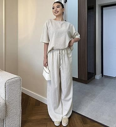 костюмчики: Костюм из двух предметов в бежевом цвете (молочный/айвори): - Верх — 1