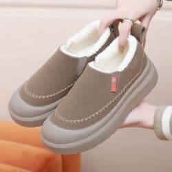 женские брендовые туфли недорого: 📌В наличии женские укороченные угги. 39/40р. Цена 1000сом. Теплые — 2