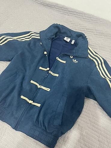 nike tech: Куртка Adidas Originals с фирменными тремя полосками - Модель — 1