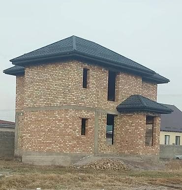 недостроенное: Двухэтажный кирпичный дом (незавершённое строительство). - Материал — 5