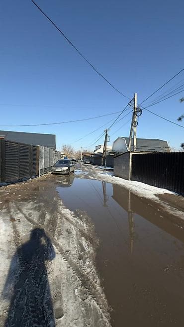 дом район ак босого: 🏡 *Срочно продаётся дом !* 📍 Район: АК-БОСОГО 📐 Площадь участка  — 3