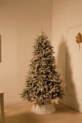 зелен: Искусственная ель с эффектом заснеженных ветвей - Высокая пышная — 5