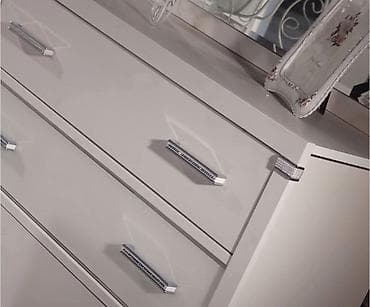 продам бу мебель: Спальный гарнитур, Б/у, Двуспальная кровать, Комод, Шкаф, Турция, МДФ, Самовывоз, цвет - Белый — 4