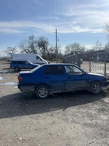 стоп на венто: Volkswagen Vento: 1994 г., Седан — 1