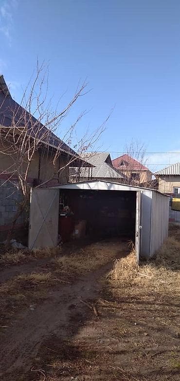 не пригодился: Продаю гараж без места, самовывоз. Двускатный металлический гараж — 1