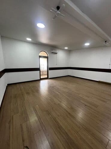 с квартирантами с магазином готовый бизнес квартирный комнат действующим: Сдаётся просторное коммерческое помещение открытой планировки — 6