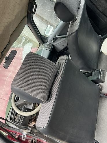 Volkswagen: Volkswagen Passat: 1989 г., Механика, Бензин, Седан — 10