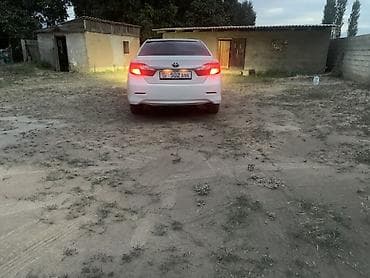машина салон: Toyota Camry: 2013 г., Седан — 4
