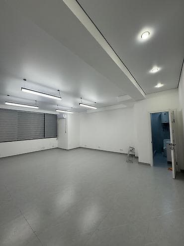 офисы в бишкеке: Аренда офисов, 44 м², В жилом комплексе, 1 линия, С отдельным входом, С отдельным сан узлом — 6