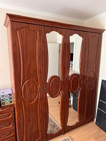 спальный гарнитур румынский: Спальный гарнитур в классическом стиле, цвет «махагон» с выразительной — 1