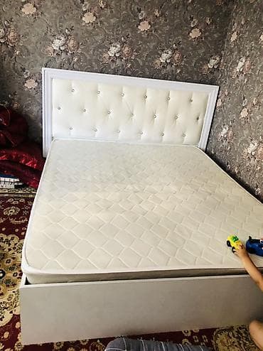 Кровати: Двуспальная кровать с мягким высоким изголовьем - Цвет: белый - — 2