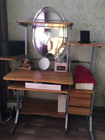 купить рабочий стол для школьника: Продаю компьютерный стол.Каркас -металлический.Бежевого — 1