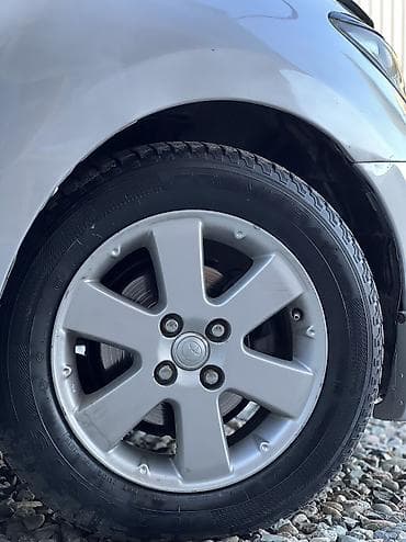 Унаа сатуу: Toyota Ist: 2002 г., 1.5 л, Автомат, Бензин, Хетчбек — 10