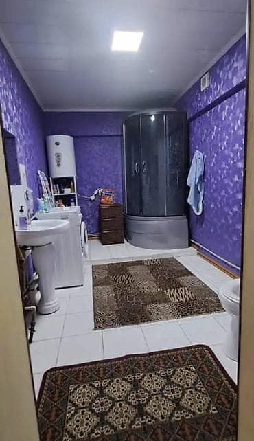 Үйлөр: 🏡 Продается 3-комн. дом в р/н Аламединского рынка! 📍 Район — 5