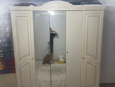 рабочий стол: Спальный гарнитур, Б/у, Двуспальная кровать, Шкаф, Тумба, ДСП, Самовывоз, цвет - Бежевый — 1