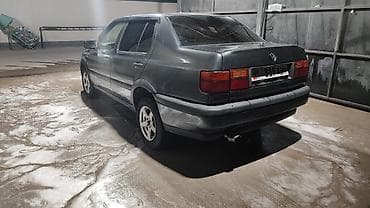 Транспорт: Volkswagen Vento: 1993 г., 1.8 л, Механика, Бензин, Седан — 7