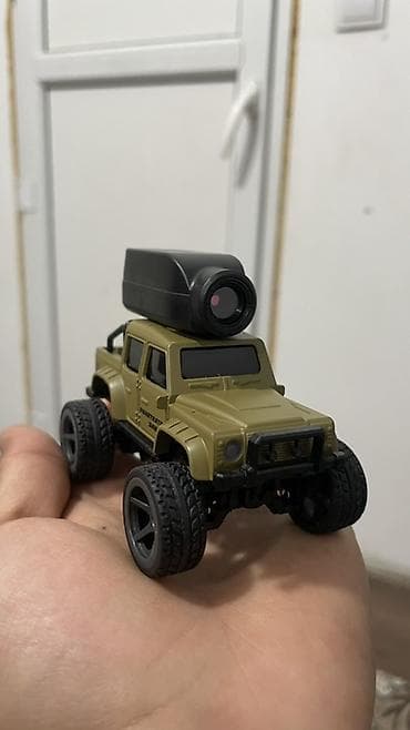 детский кар: Мини‑внедорожник KF32 (масштаб 1:64) с камерой и пультом — 2