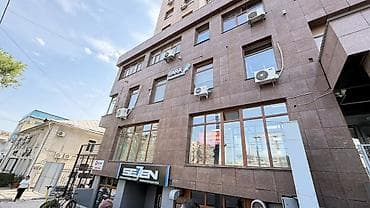 Коммерческое помещение в современном бизнес-центре первый этаж здания