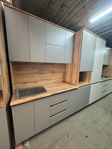 Мебель: Современный модульный кухонный гарнитур, выполненный в комбинации — 2