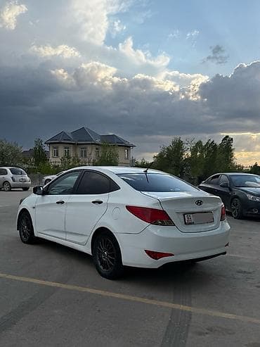 срочно окончательно: Hyundai Solaris: 2015 г., Бензин, Седан — 2