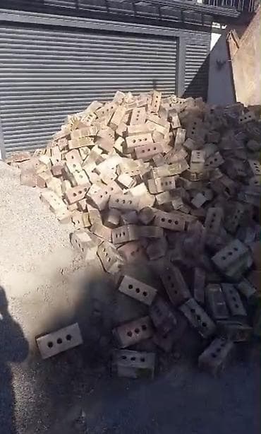 Кирпич стеновой рядовой, пустотелый (перфорация 3 круглых отверстия)