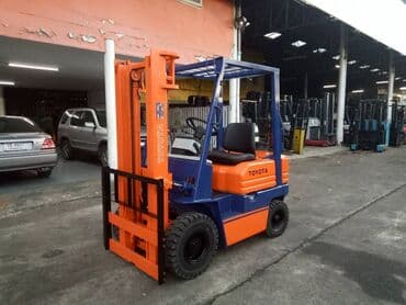 шины на вилочный погрузчик: Погрузчик, 2010 г., Колесный, Вилочный — 1