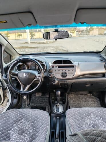 Honda Fit: 2011 г., 1.5 л, Автомат, Бензин, Хетчбек — 6