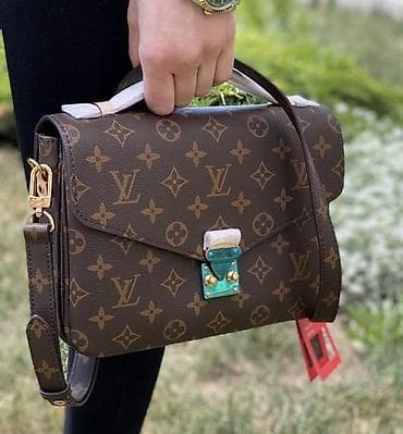 шопперы цена: Сумка Louis Vuitton Pochette Métis Monogram Модель выполнена из — 2