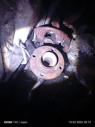 руль от машины: Ступица переднего колеса с поворотным кулаком и суппортом (в сборе) — 1