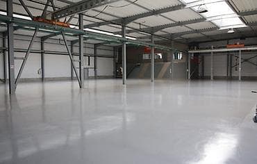 Промышленный пол с эпоксидным покрытием. Подходит для использования на