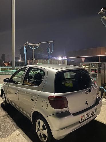 platz vitz: Toyota Yaris: 2001 г., 1.3 л, Механика, Бензин, Хэтчбэк — 3