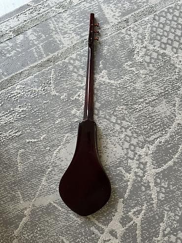 сколько стоит комуз: Комуз сатылат карагай туюк. Жаны. Чехол белекке берилет. Баасы 5500 — 3