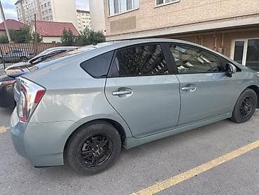 Продажа авто: Toyota Prius: 2014 г., 1.8 л, Вариатор, Гибрид, Хэтчбэк — 2