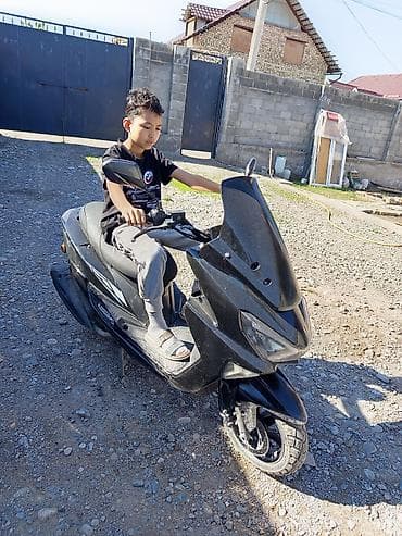 каска мотоцикла: Скутер/максискутер китайского производства, черный цвет. Компактный — 4