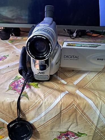 Видеокамера JVC Super VHS с цифровой обработкой сигнала (DIGITAL