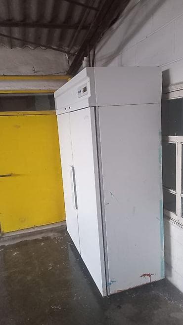 Двухдверный профессиональный холодильный шкаф - Форм-фактор