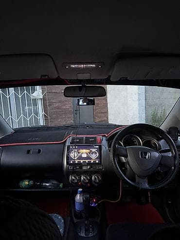 Honda Fit: 2002 г., 1.3 л, Вариатор, Бензин, Хетчбек — 10