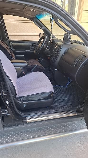 Ford Maverick: 2002 г., 3 л, Автомат, Газ, Внедорожник — 4