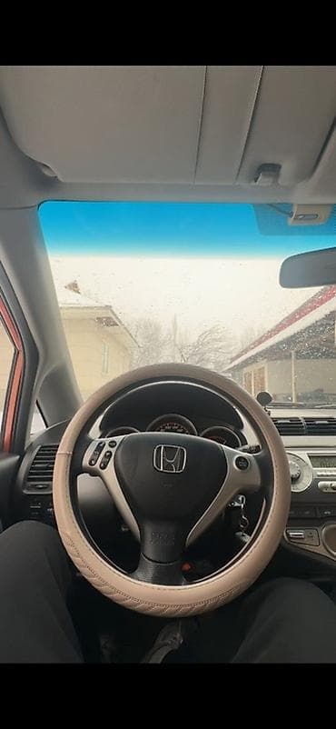 lada 4x4: Honda Fit: 2005 г., 1.4 л, Автомат, Бензин, Хэтчбэк — 2