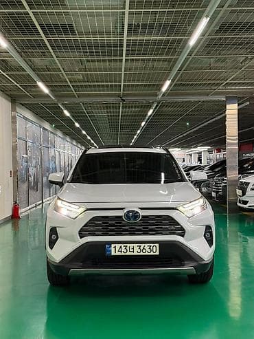 Toyota RAV4: 2023 г., 2.5 л, Гибрид, Кроссовер