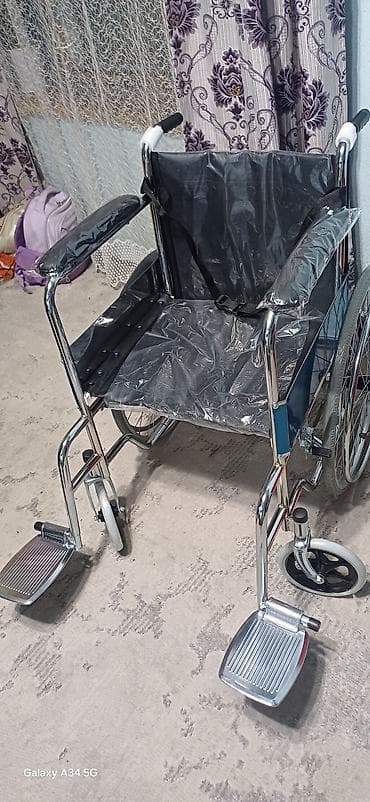 Инвалидная коляска с ручным приводом - Рамa из хромированной стали